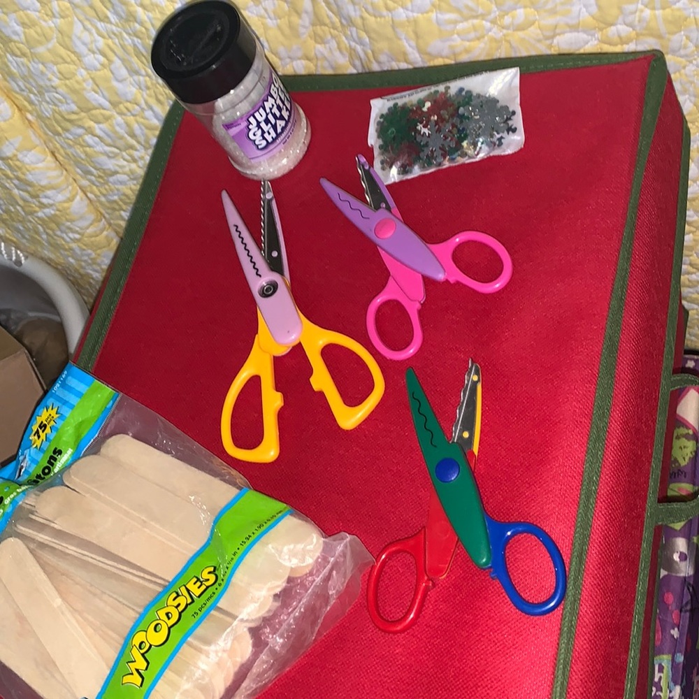 Decorative edge scissors and some crafts